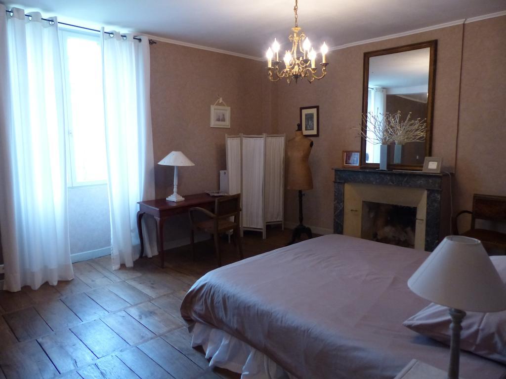 Le Domaine De Panissac Bed & Breakfast Berneuil  Rom bilde