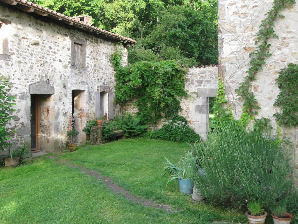 Le Domaine De Panissac Bed & Breakfast Berneuil  Eksteriør bilde